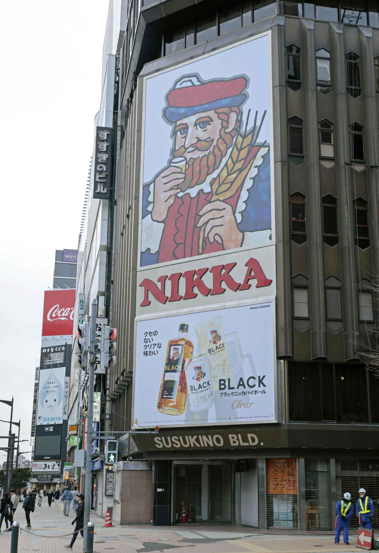 札幌・ススキノの象徴「ひげのおじさん」13年ぶりリニューアル