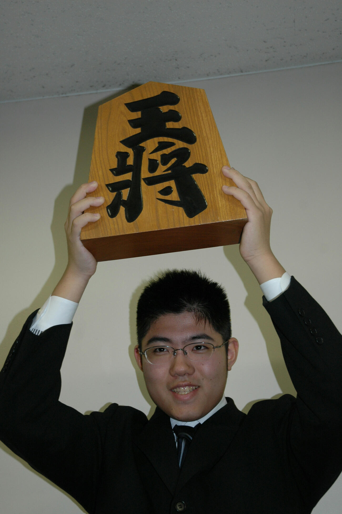 糸谷哲郎四段の目標はタイトルを獲得して将棋界の頂点に立つこと（2006年撮影）