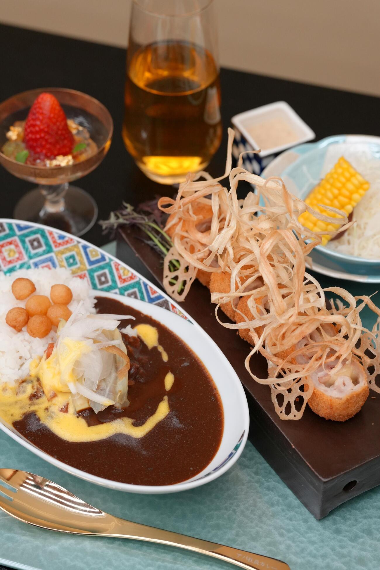 伊藤匠叡王の昼食「アパ社長カレースペシャル」（日本将棋連盟提供）