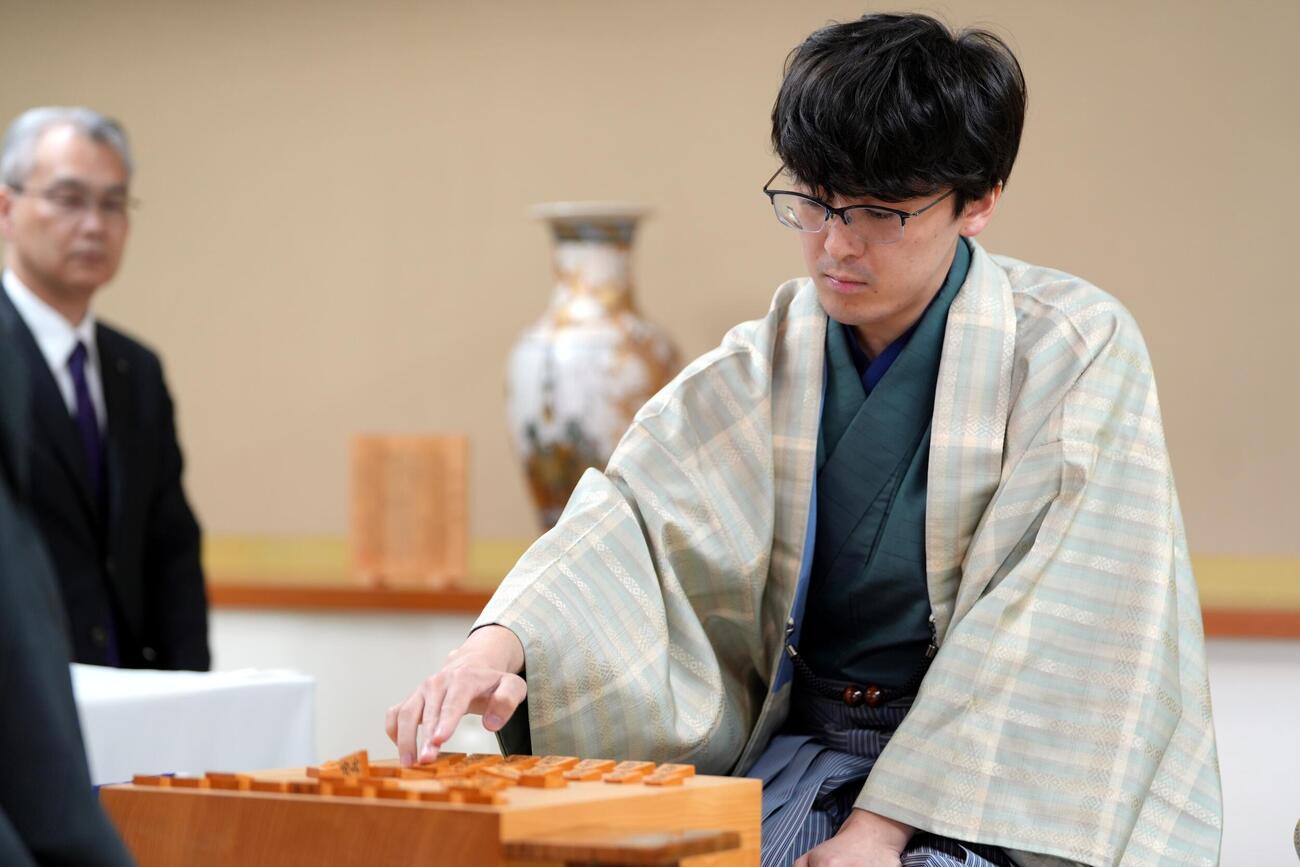 叡王戦5番勝負第2局に臨んだ伊藤匠叡王（日本将棋連盟提供）