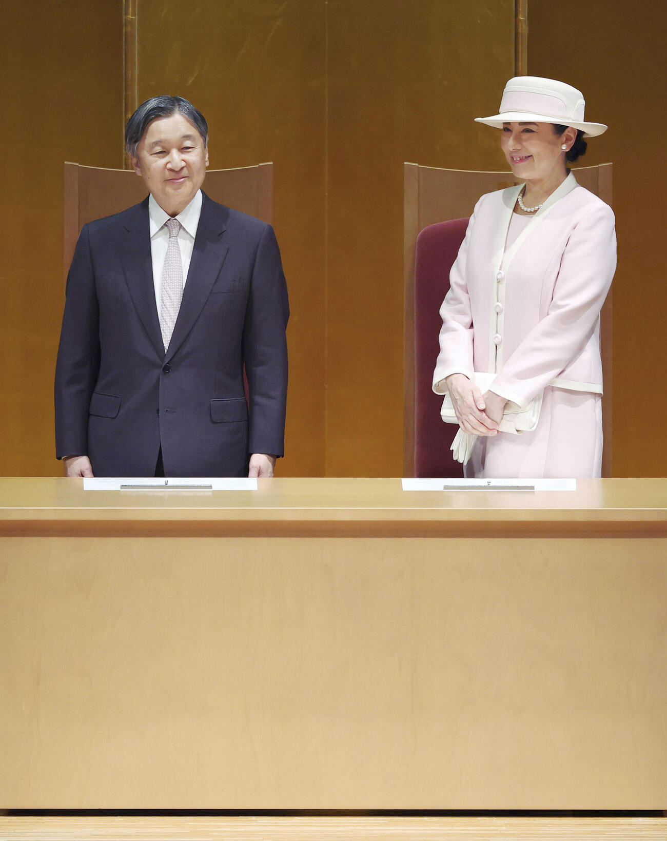 第41回世界獣医師会大会の開会式に出席された天皇、皇后両陛下（代表撮影＝共同）＝21日