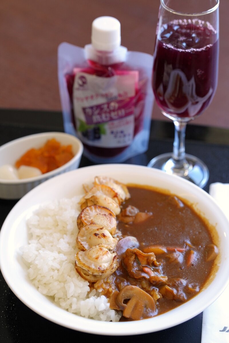 藤井聡太名人の初日ランチは「陸奥湾帆立カレー」と「カシスの飲むゼリー」