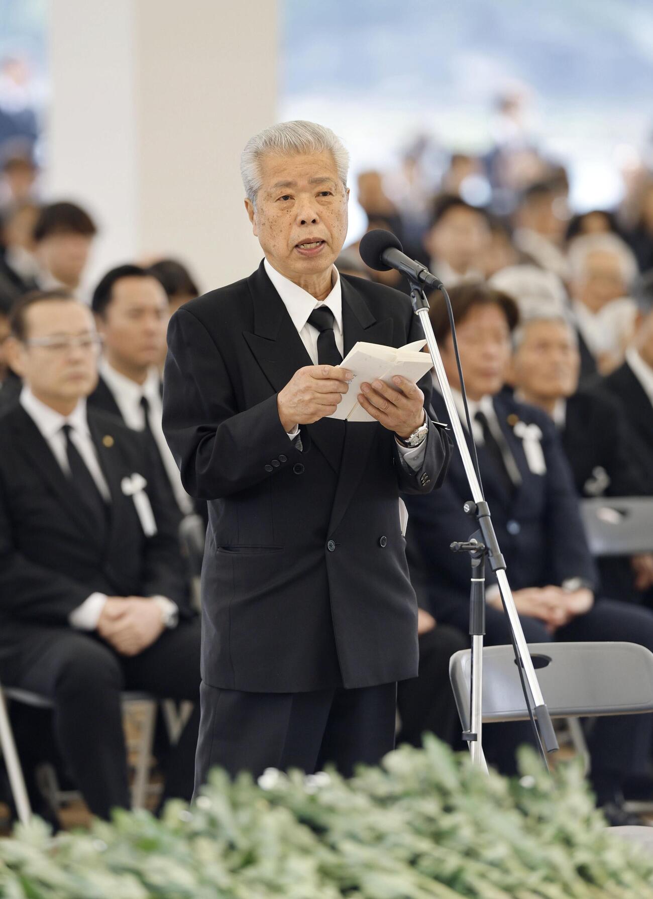 水俣病犠牲者慰霊式で患者、遺族を代表し「祈りの言葉」を読み上げる緒方正実さん＝1日午後、熊本県水俣市（共同）