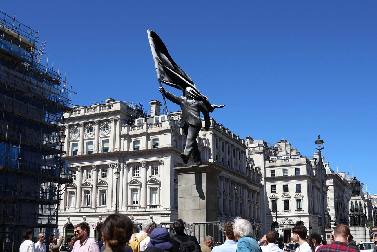 ロンドン中心部に設置されたバンクシーの新作の彫像（共同）