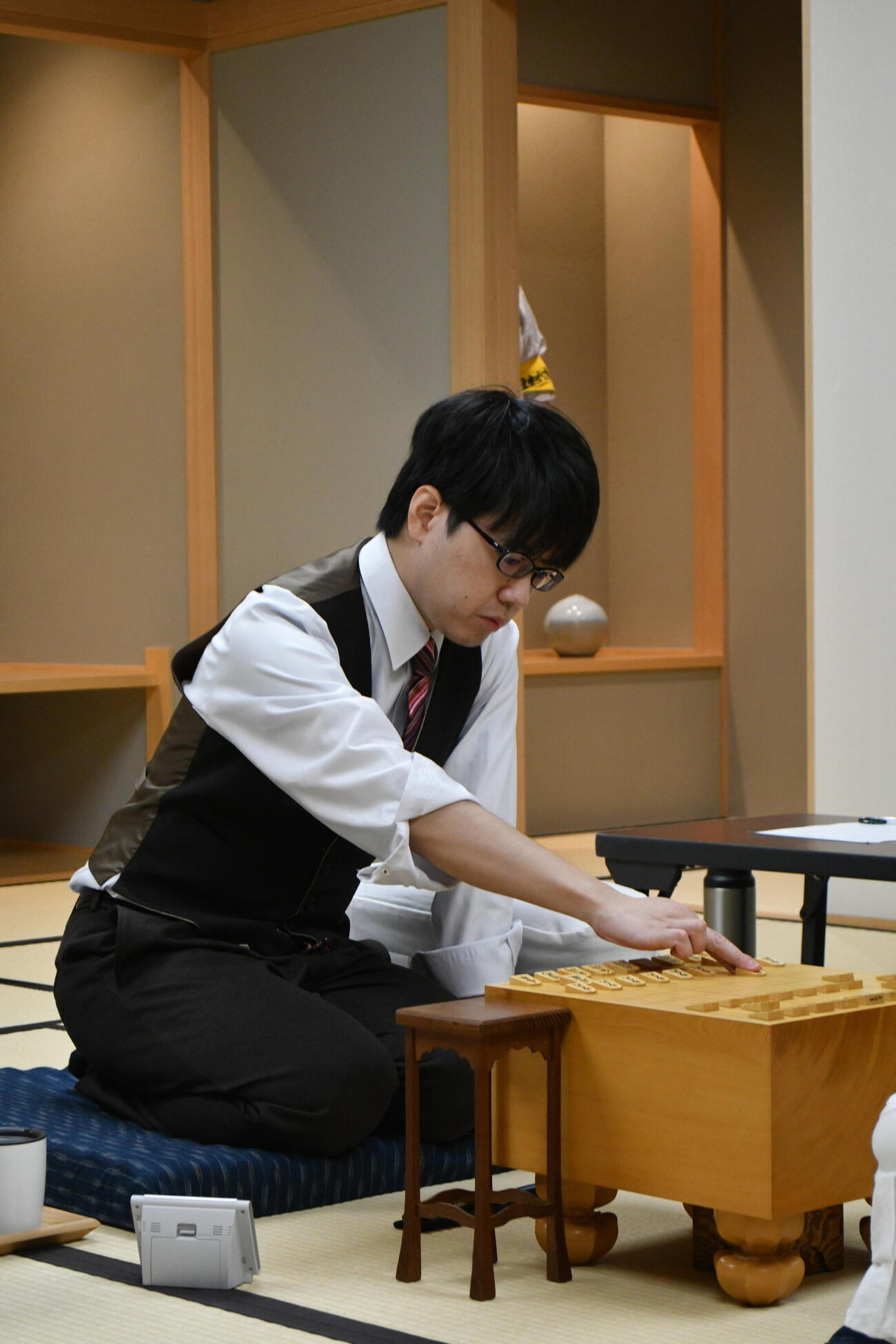 タイトル戦初挑戦へ「ハブ超え」目指して羽生善治九段との棋聖戦挑戦者決定戦に臨む服部慎一郎七段