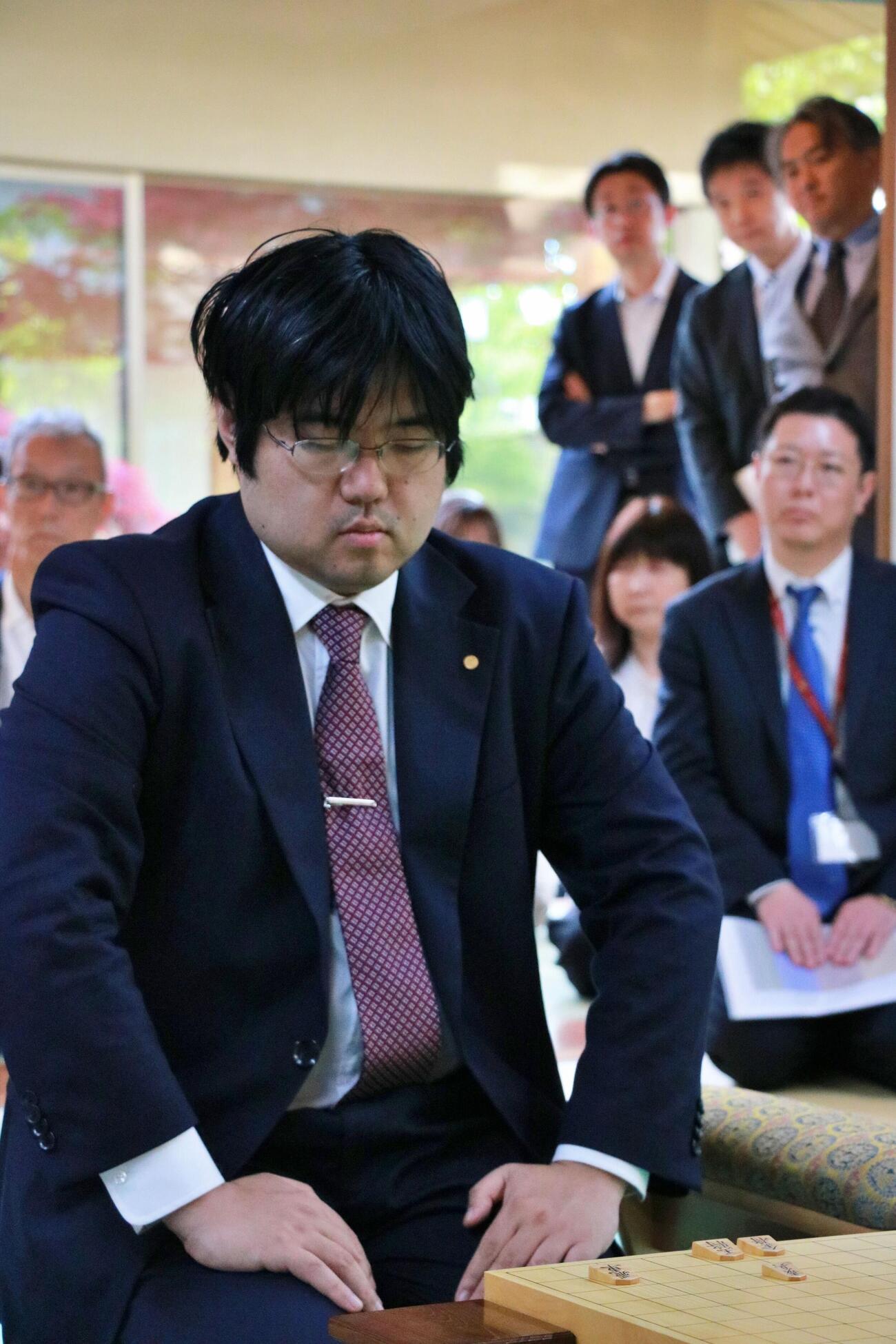 前日検分を行った糸谷哲郎九段（日本将棋連盟提供）