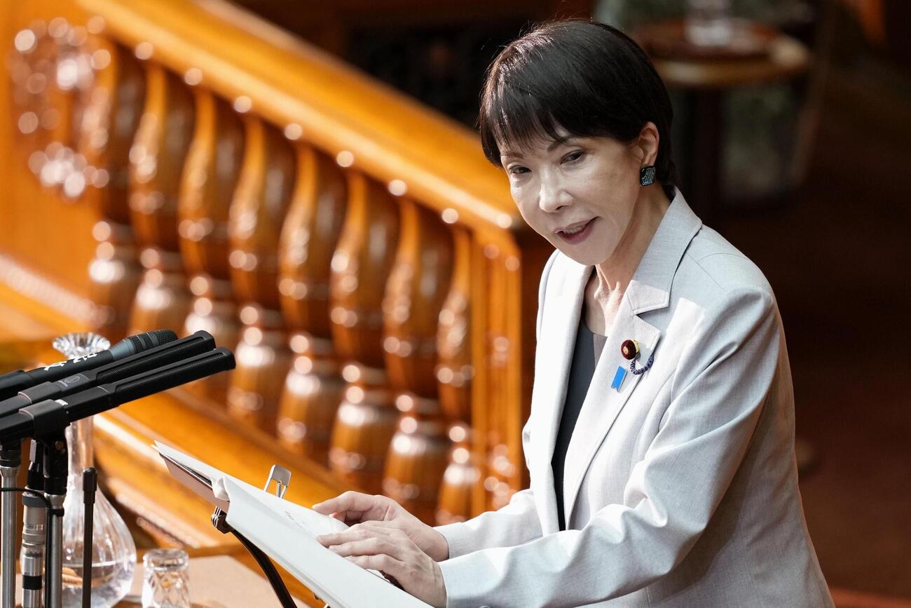 参院本会議で「国家情報会議」創設法案が審議入りし、答弁する高市首相（共同）