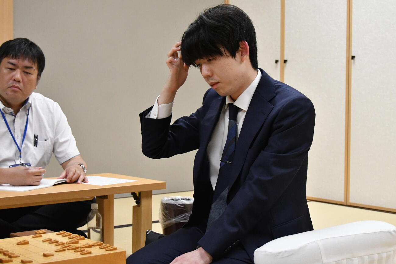 斎藤明日斗六段を下して王座復位へ好スタートを切った藤井聡太6冠