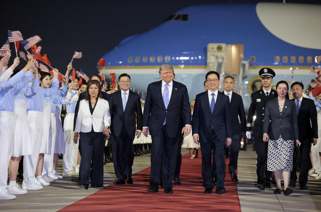 中国の習近平国家主席との会談のため、北京に到着したトランプ米大統領（ロイター＝共同）