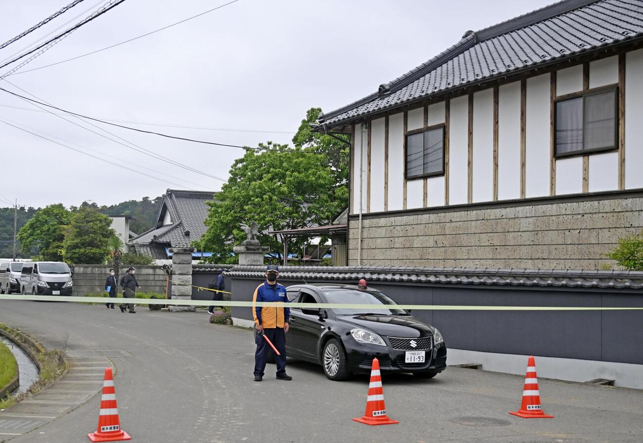 強盗殺人事件があった富山英子さんの住宅付近＝15日午前、栃木県上三川町
