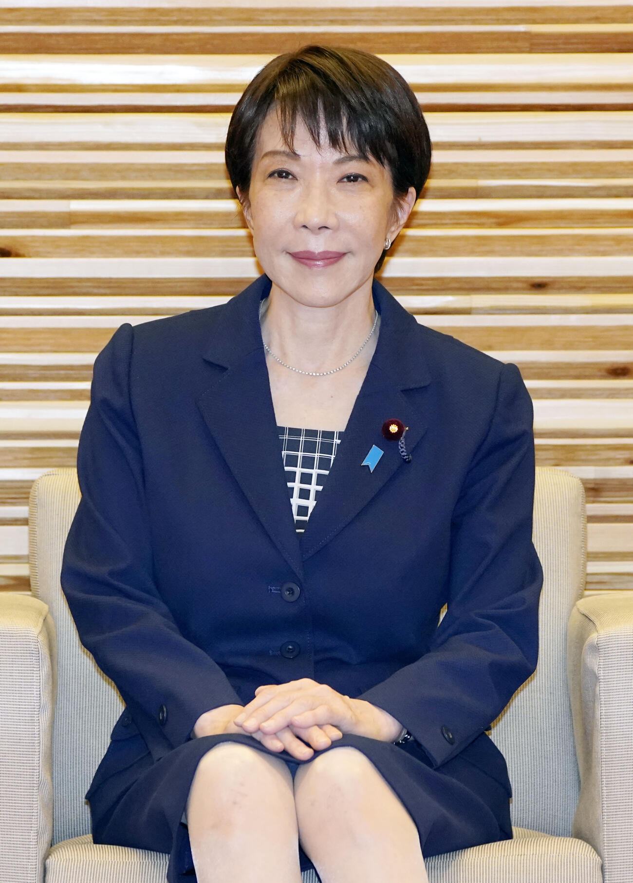 閣議に臨む高市首相（共同）