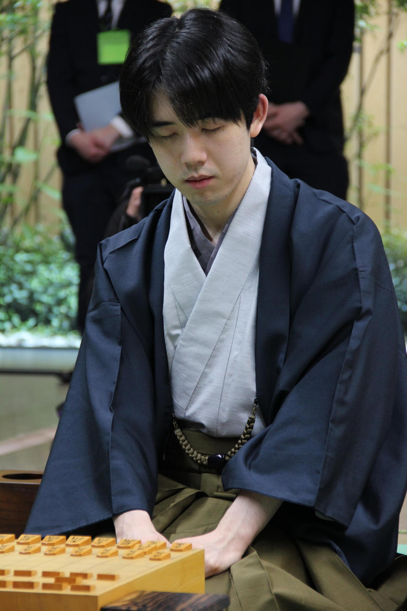 名人戦7番勝負第4局に臨んだ藤井聡太名人（日本将棋連盟提供）