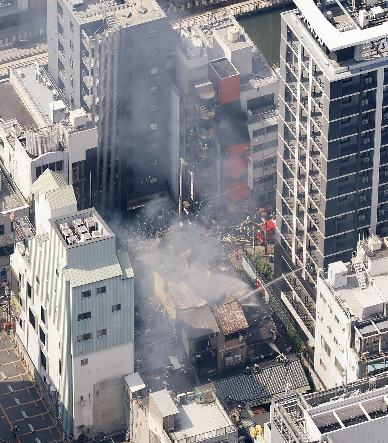 大阪市中央区の火災現場（共同）