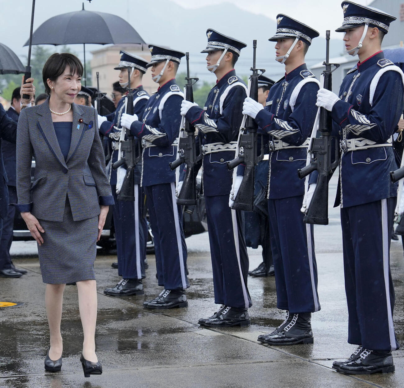 日韓首脳会談を終え、帰国の途に就く高市首相（共同）