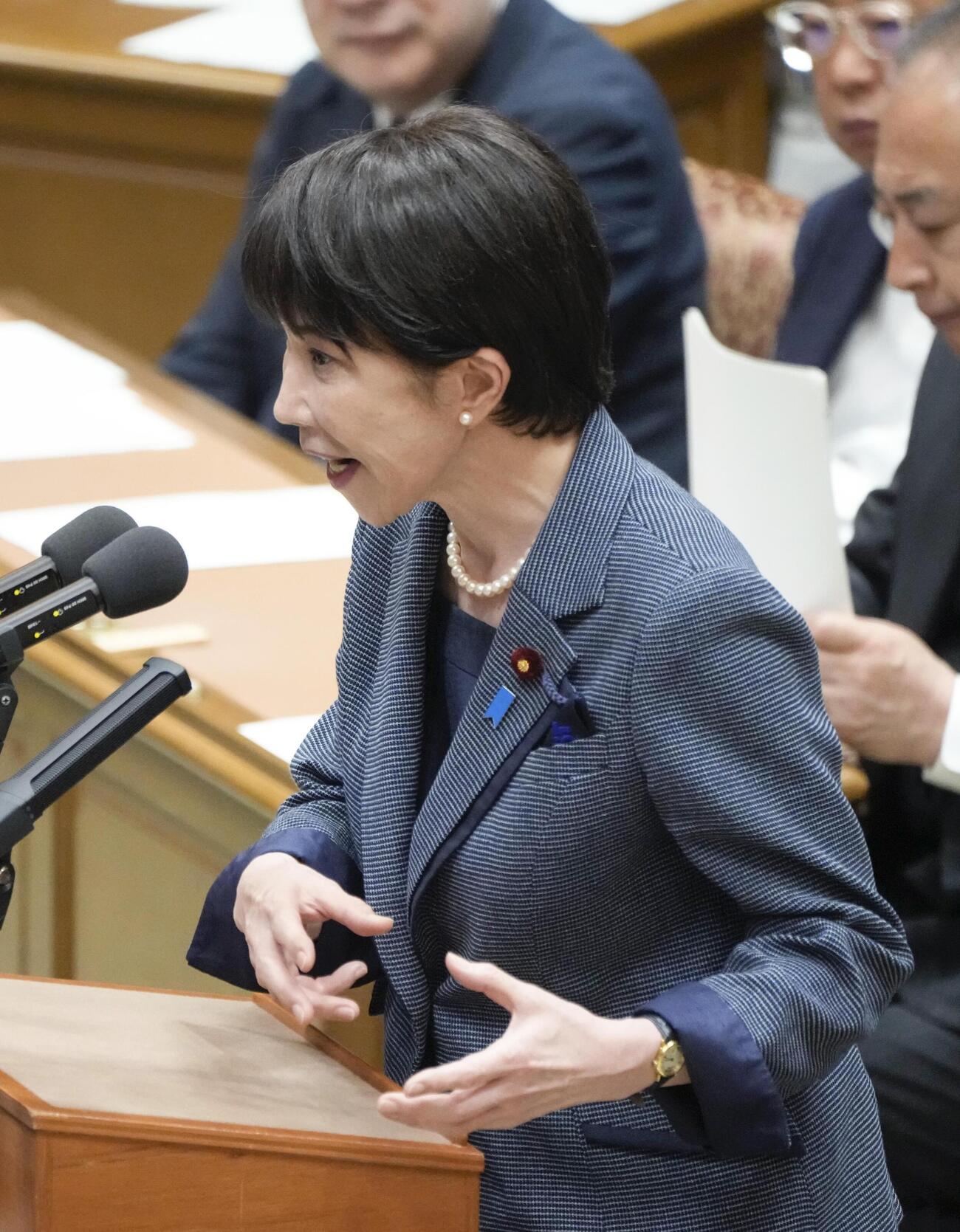 党首討論で答弁する高市首相（共同）