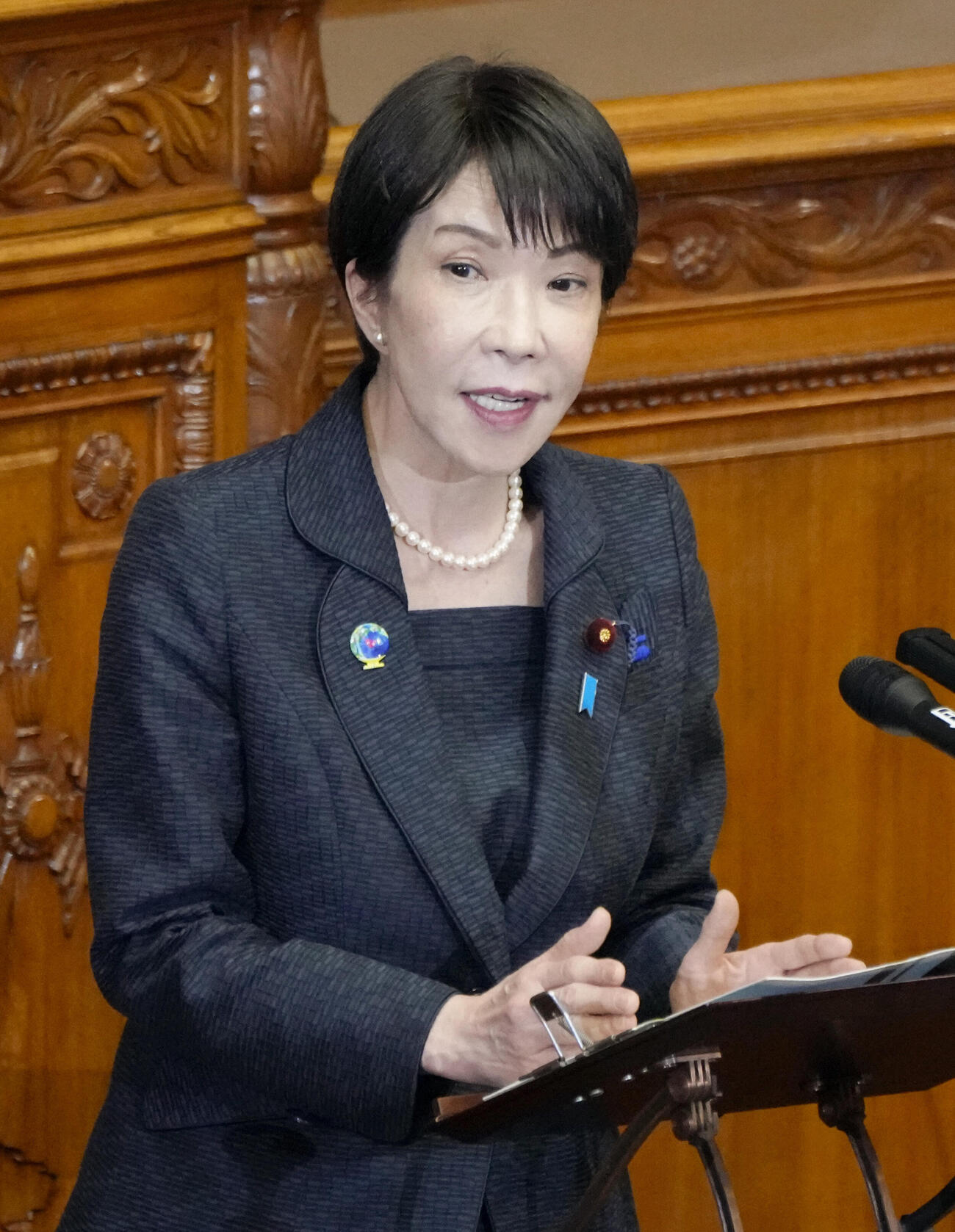 参院本会議で答弁する高市首相＝22日午前