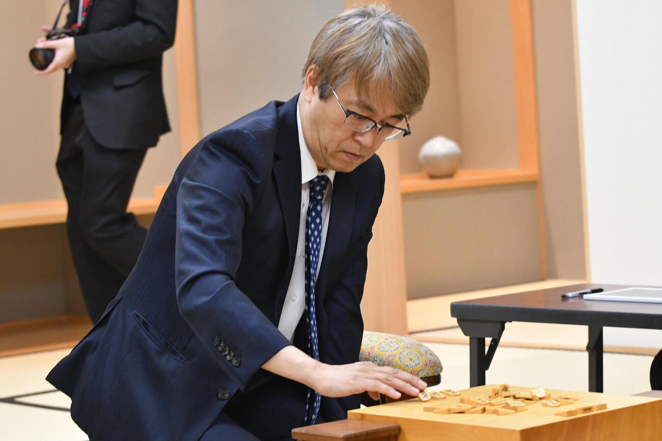 タイトル獲得通算100期への挑戦を目指して伊藤匠2冠との王位戦挑戦者決定戦に臨む羽生善治九段