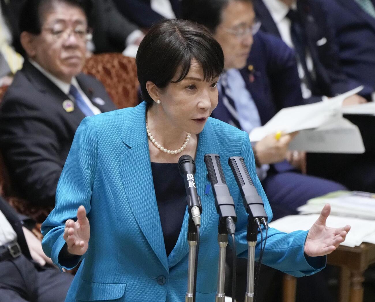 参院予算委で答弁する高市首相（共同）