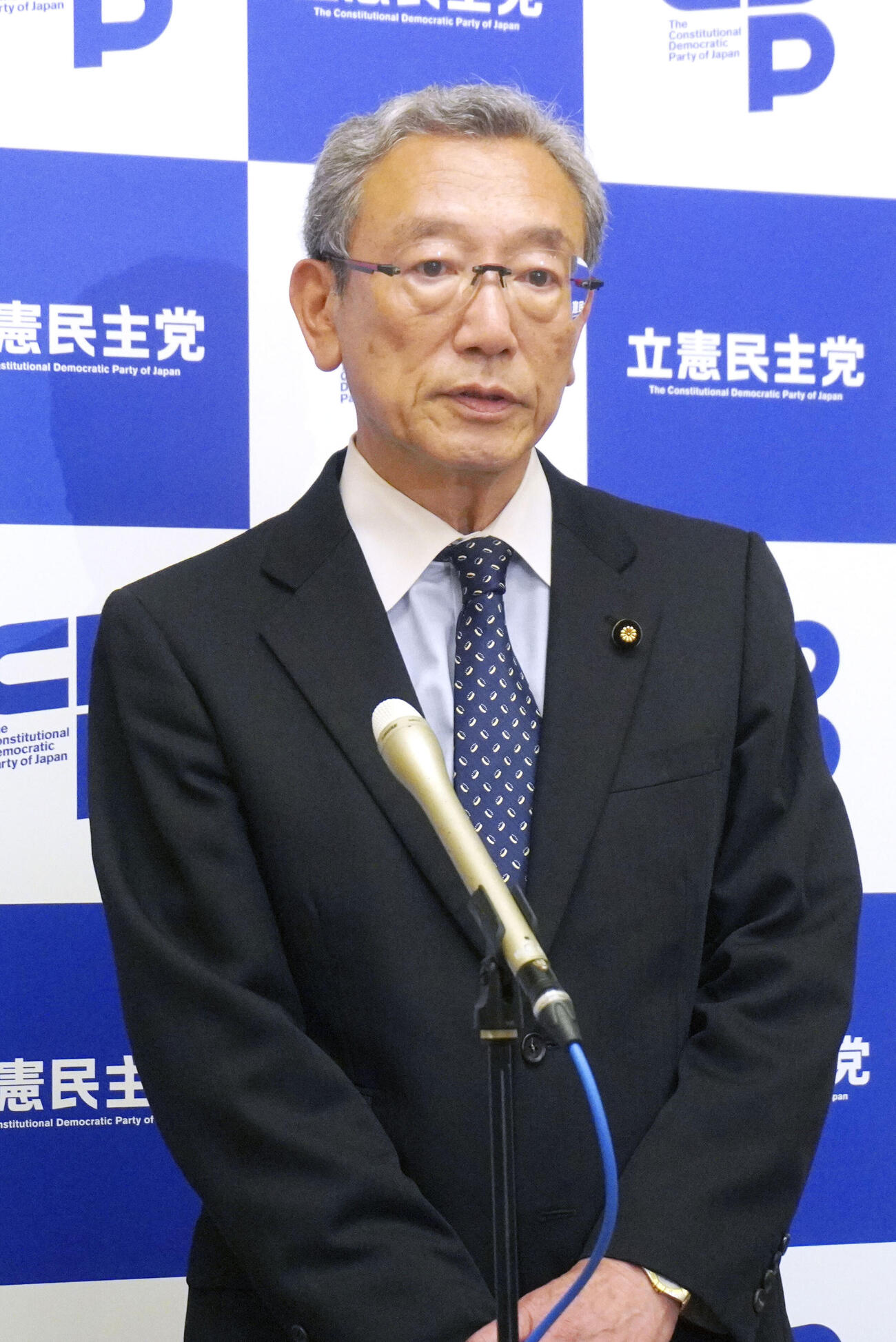 皇族数確保策に関する全体会議に出席後、取材に応じる立憲民主党の長浜博行氏＝8日午後、国会（共同）