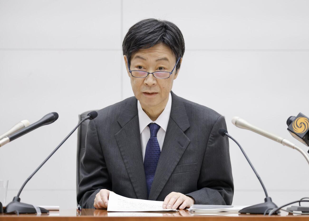 政策金利を1・0％程度に引き上げることを決めた金融政策決定会合を終え、記者会見する日銀の内田真一副総裁（共同）