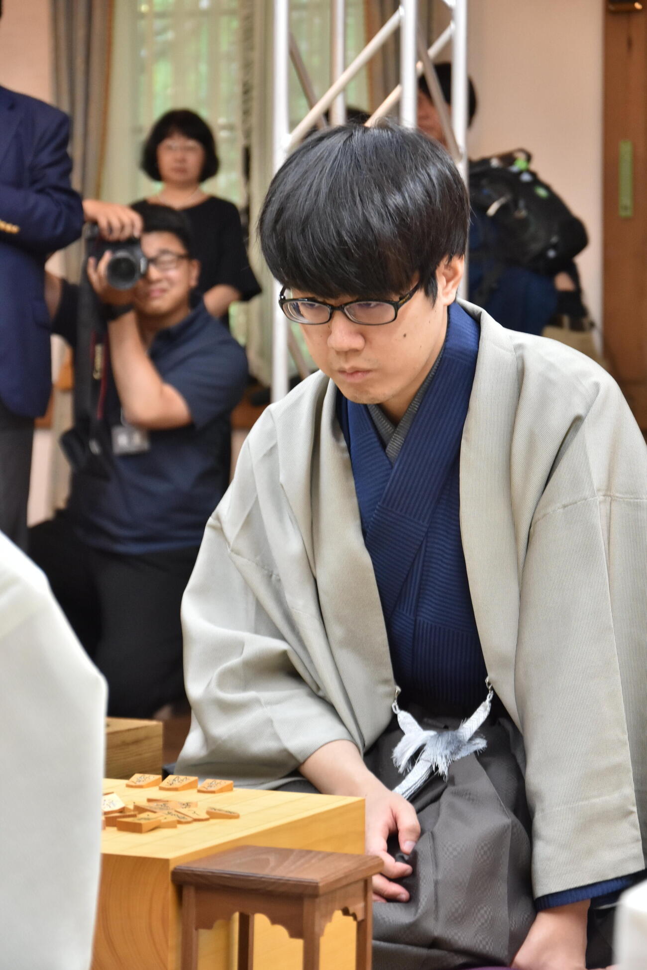 「魂の将棋」で1勝1敗に追いつきたい服部慎一郎七段（日本将棋連盟提供）