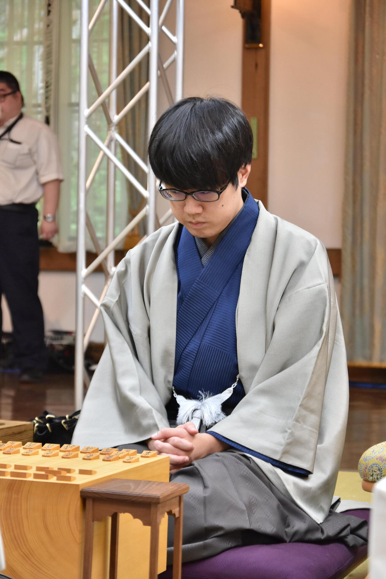 「魂の将棋」で1勝1敗に追いつきたい服部慎一郎七段（日本将棋連盟提供）