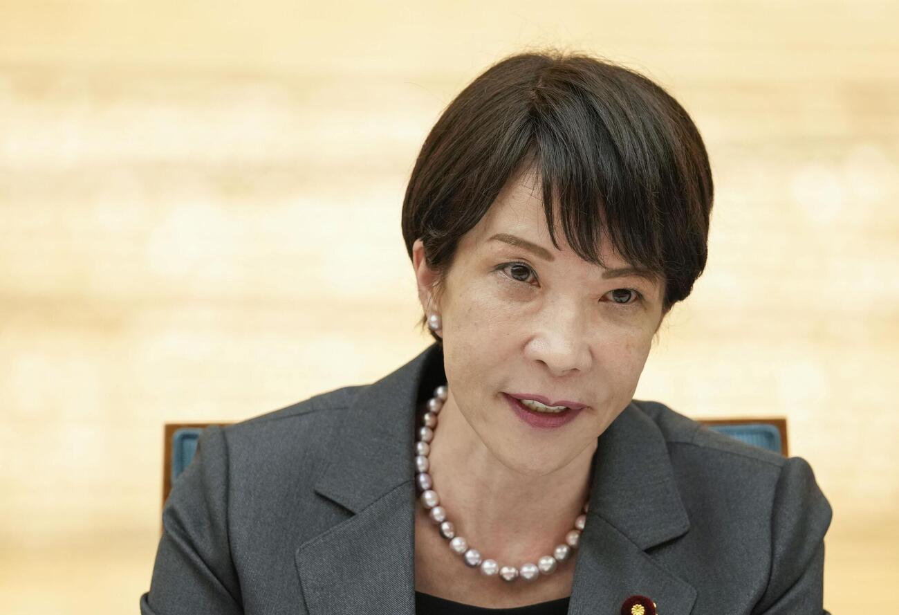 日本成長戦略会議と経済財政諮問会議の合同会議であいさつする高市首相（共同）