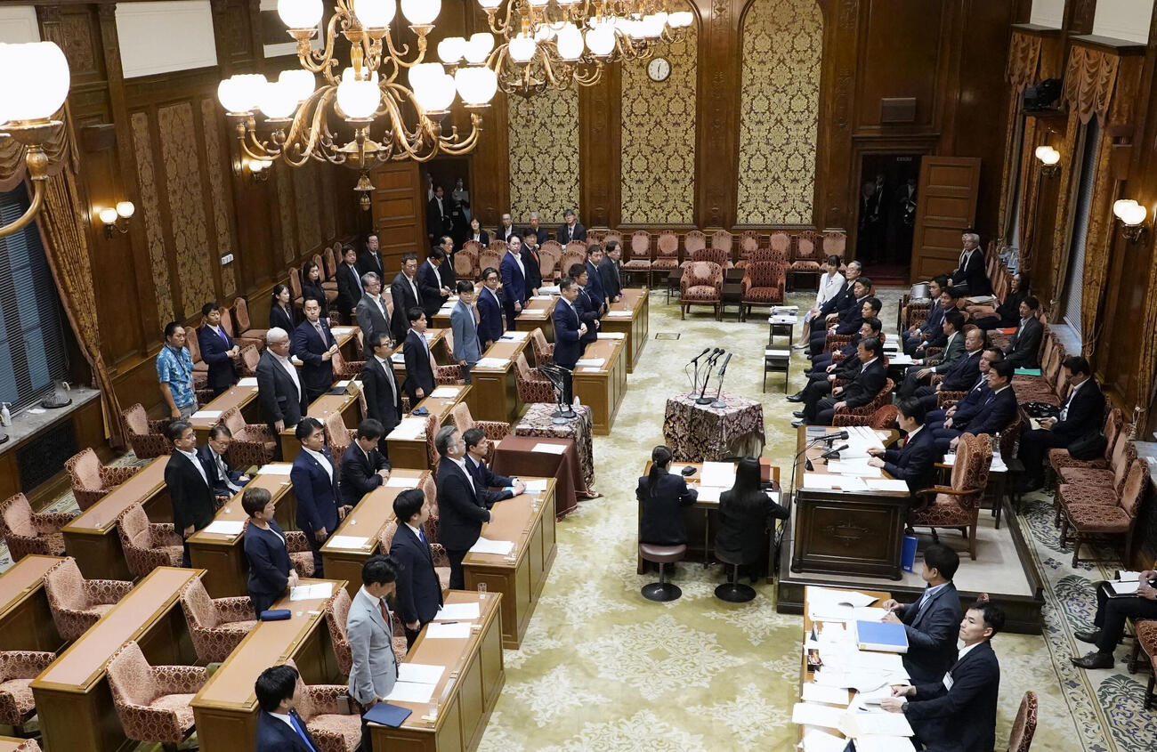 日本国旗損壊罪法案が可決した衆院内閣委＝26日午後（共同）