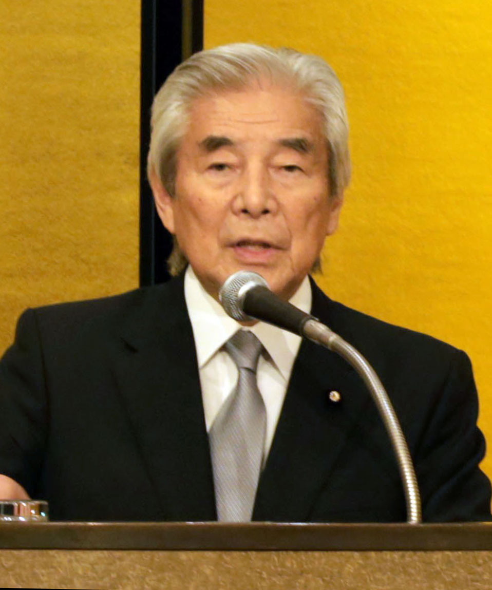 講演する自民党の中曽根弘文憲法改正実現本部長＝28日午後、富山県高岡市