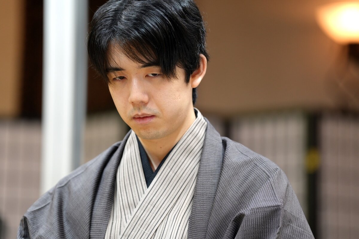 王位戦7連覇に向けて同学年の伊藤匠2冠を迎え撃つ藤井聡太王位（日本将棋連盟提供）