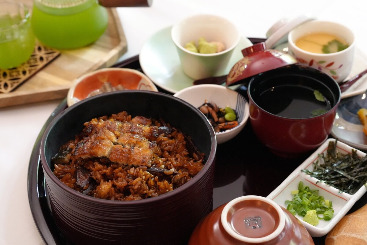 藤井聡太王位の初日の勝負メシは「混ぜご飯」と冷たい緑茶（日本将棋連盟提供）