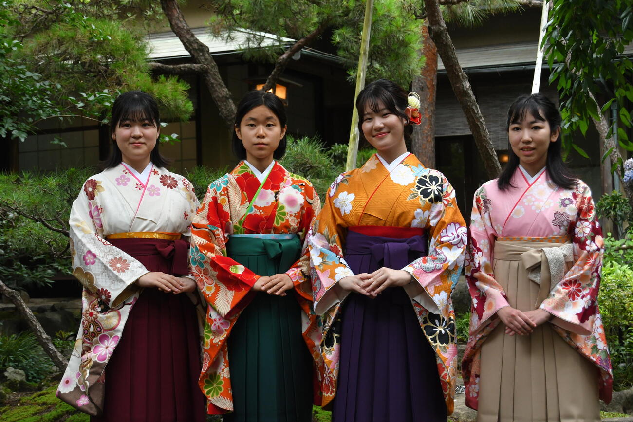 「白瀧らんか杯」に出場した高山希々花初段、張心澄二段、竹下奈那初段、柳原咲輝二段（左から）