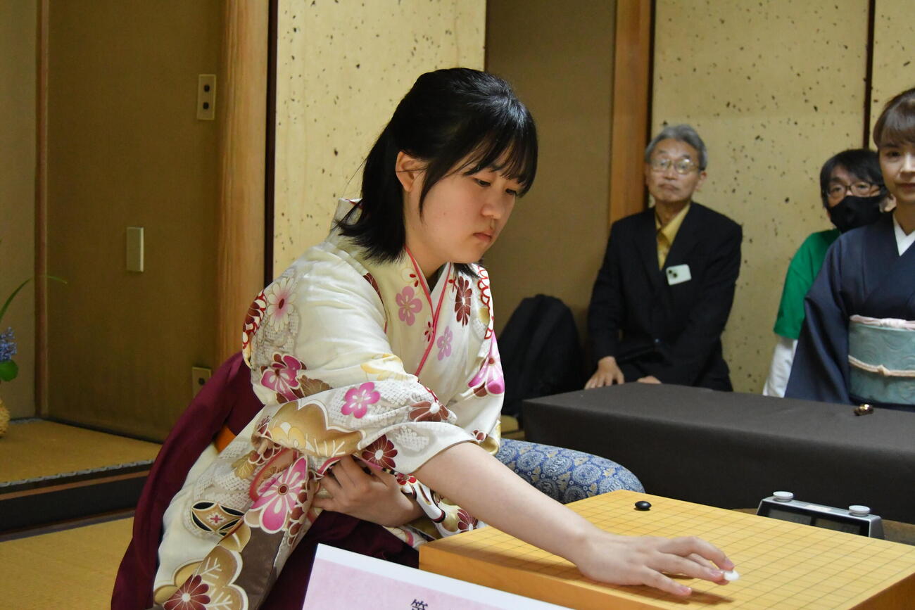 決勝戦に臨んだ高山希々花初段