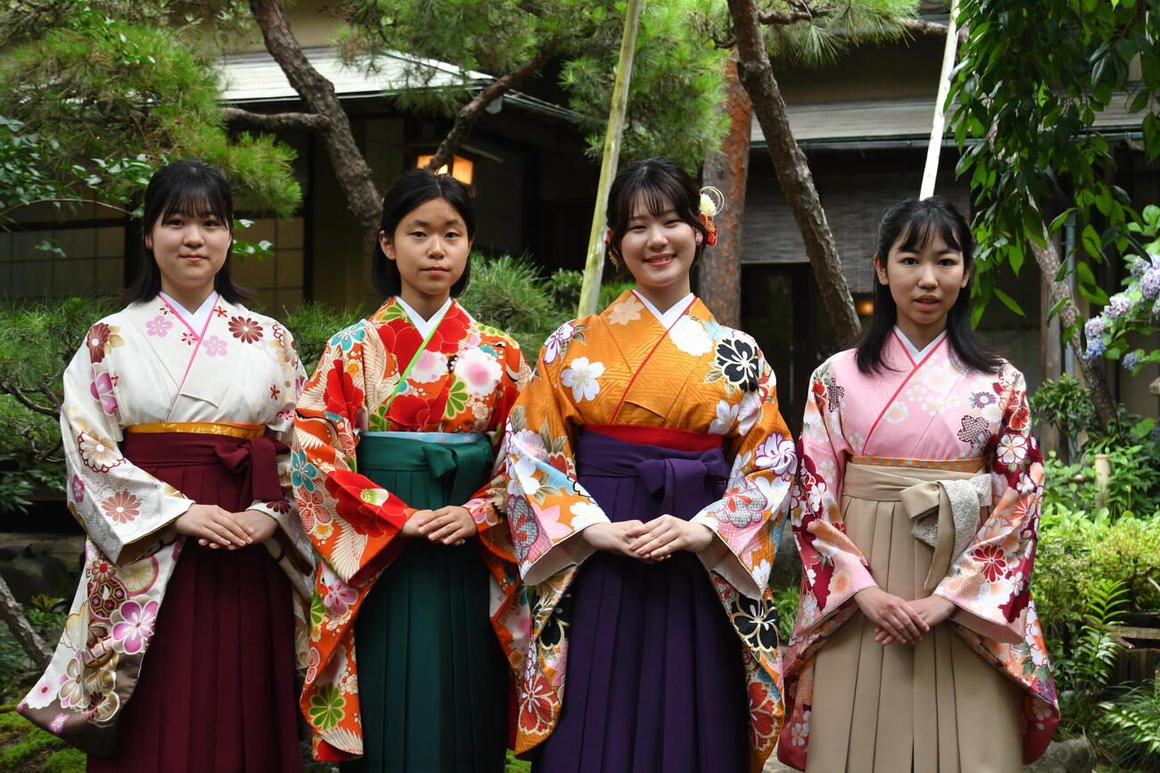 「白瀧らんか杯」に出場した高山希々花初段、張心澄二段、竹下奈那初段、柳原咲輝二段（左から）
