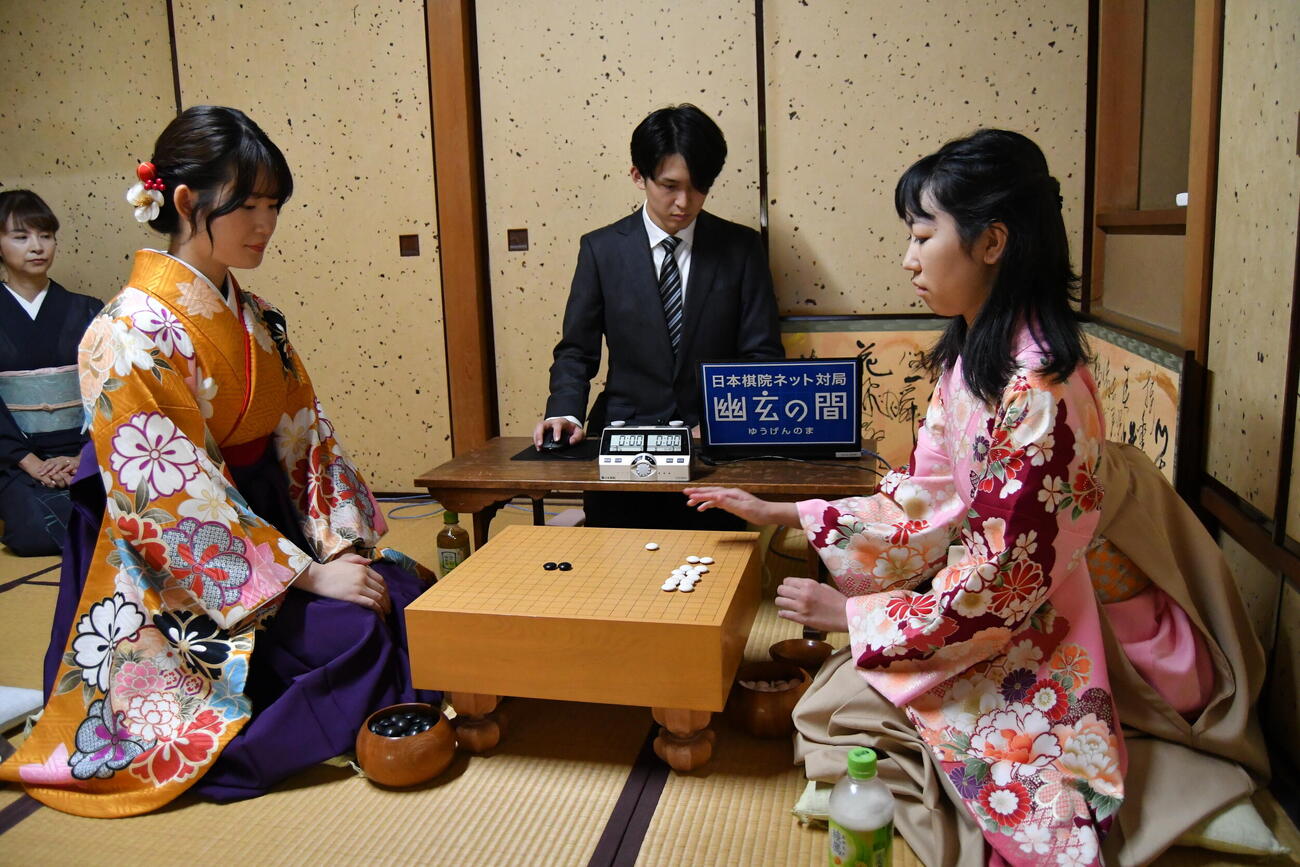1回戦で戦った竹下奈那初段（左）対柳原咲輝二段（右）