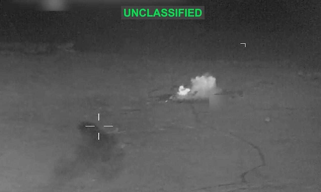 7日に公開された米軍によるイランへの攻撃の様子（米中央軍提供、ロイター＝共同）