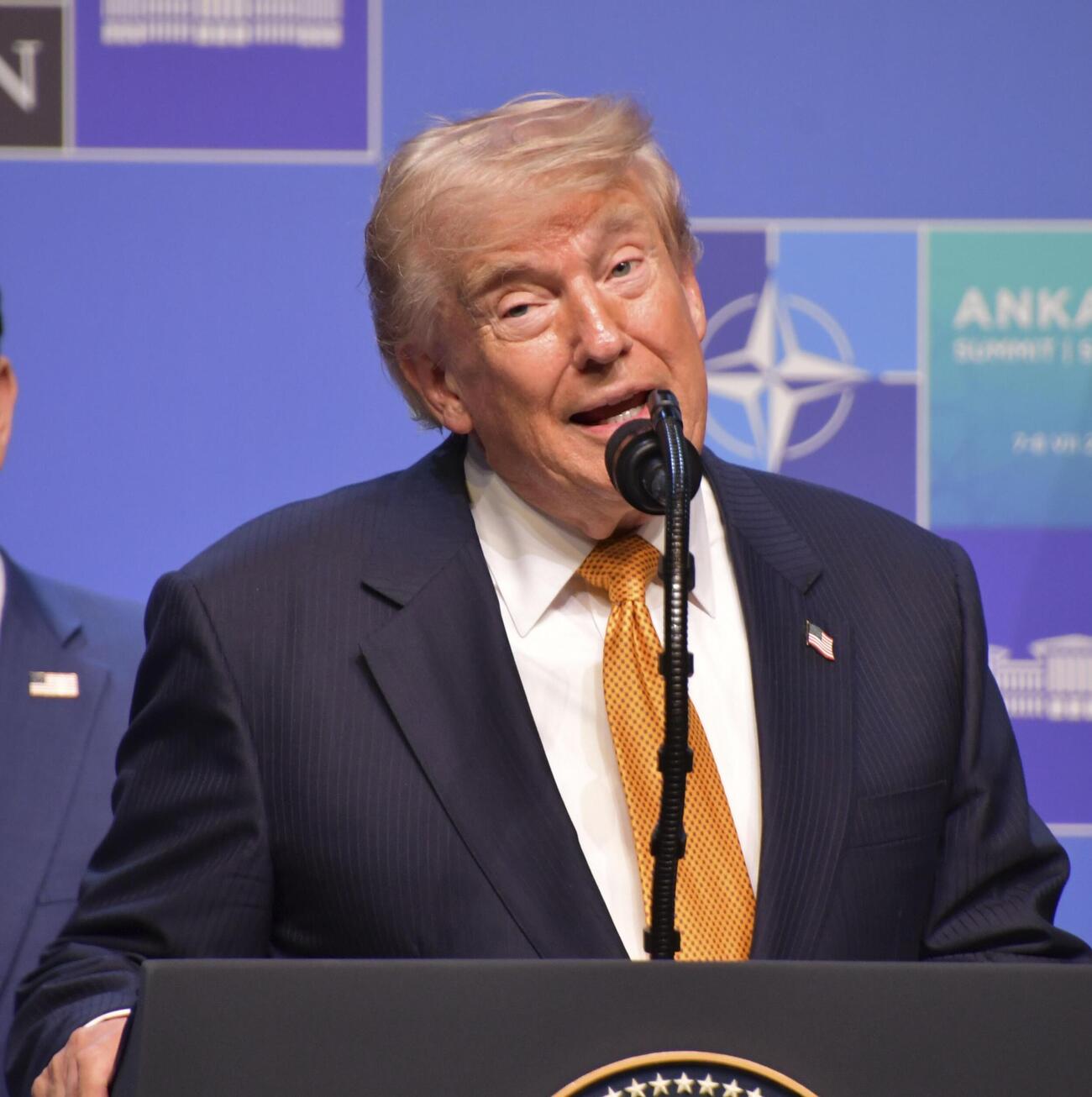 8日、トルコ・アンカラで開かれたNATO首脳会議終了後に記者会見するトランプ米大統領（共同）