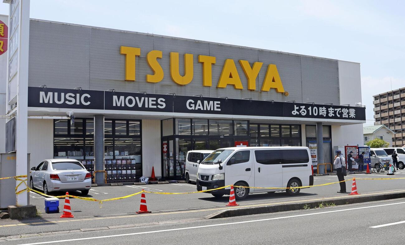 駐車場周辺で男女4人が刺されたTSUTAYA佐伯店（共同）