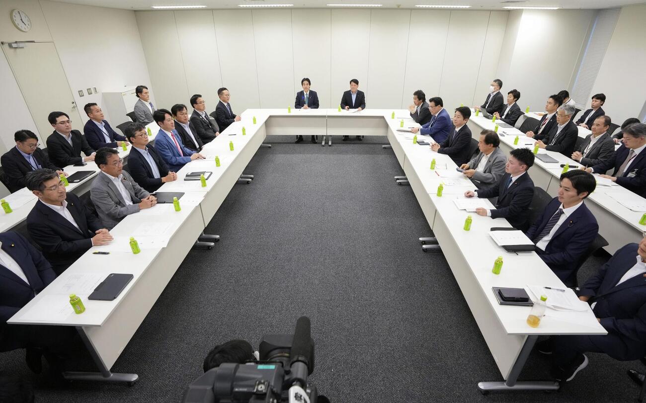 「給付付き税額控除」の制度設計を議論した社会保障国民会議の実務者会議（共同）