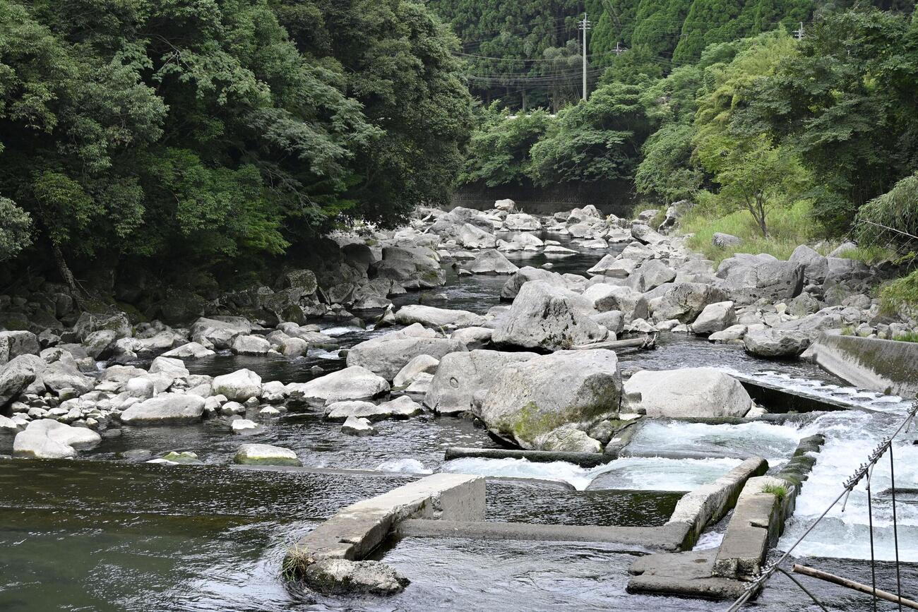 遺体が見つかった鹿児島県霧島市の天降川（共同）