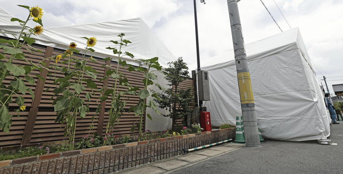 京都アニメーション第1スタジオ跡地の追悼式会場＝18日午前、京都市伏見区（共同）