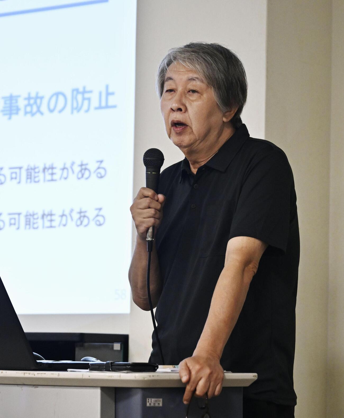 兵庫県明石市の新人職員に講話する下村誠治さん（共同）