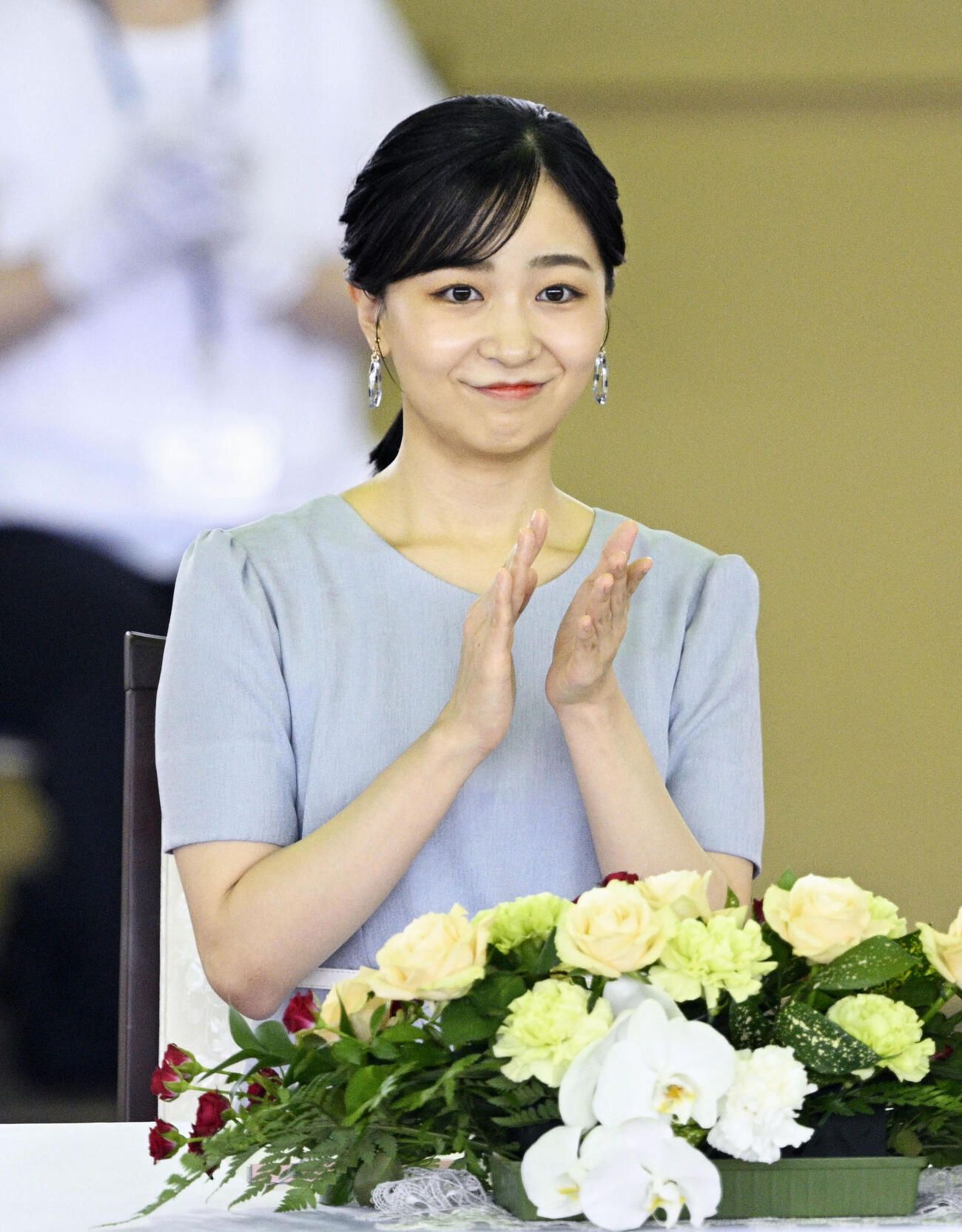 全日本高校馬術競技大会の開会式に出席された佳子さま＝24日午前、静岡県御殿場市の馬術・スポーツセンター（共同）