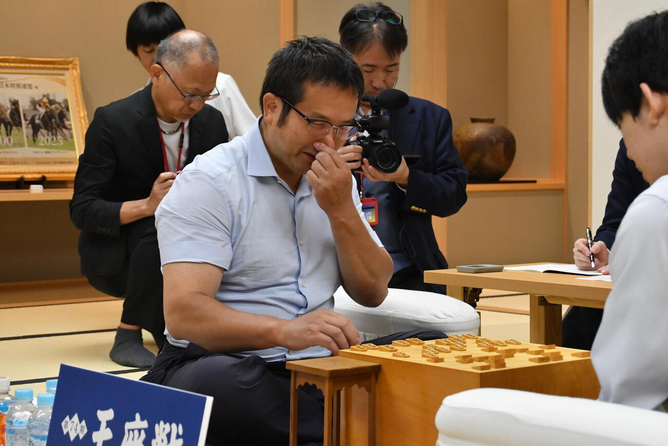 「終始押されたいた」と苦笑いする丸山忠久九段