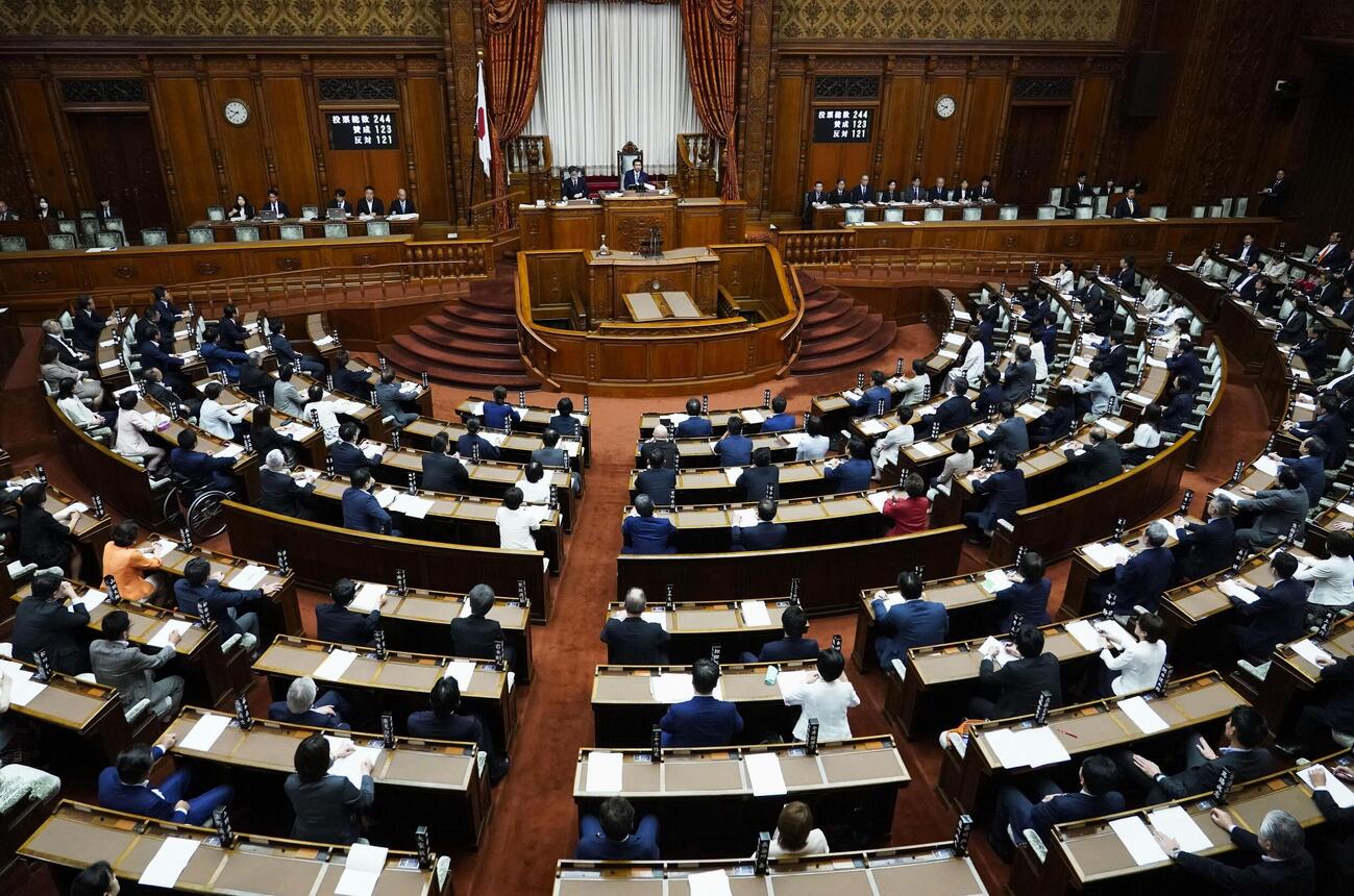 「副首都」構想関連法を可決、成立した参院本会議（共同）