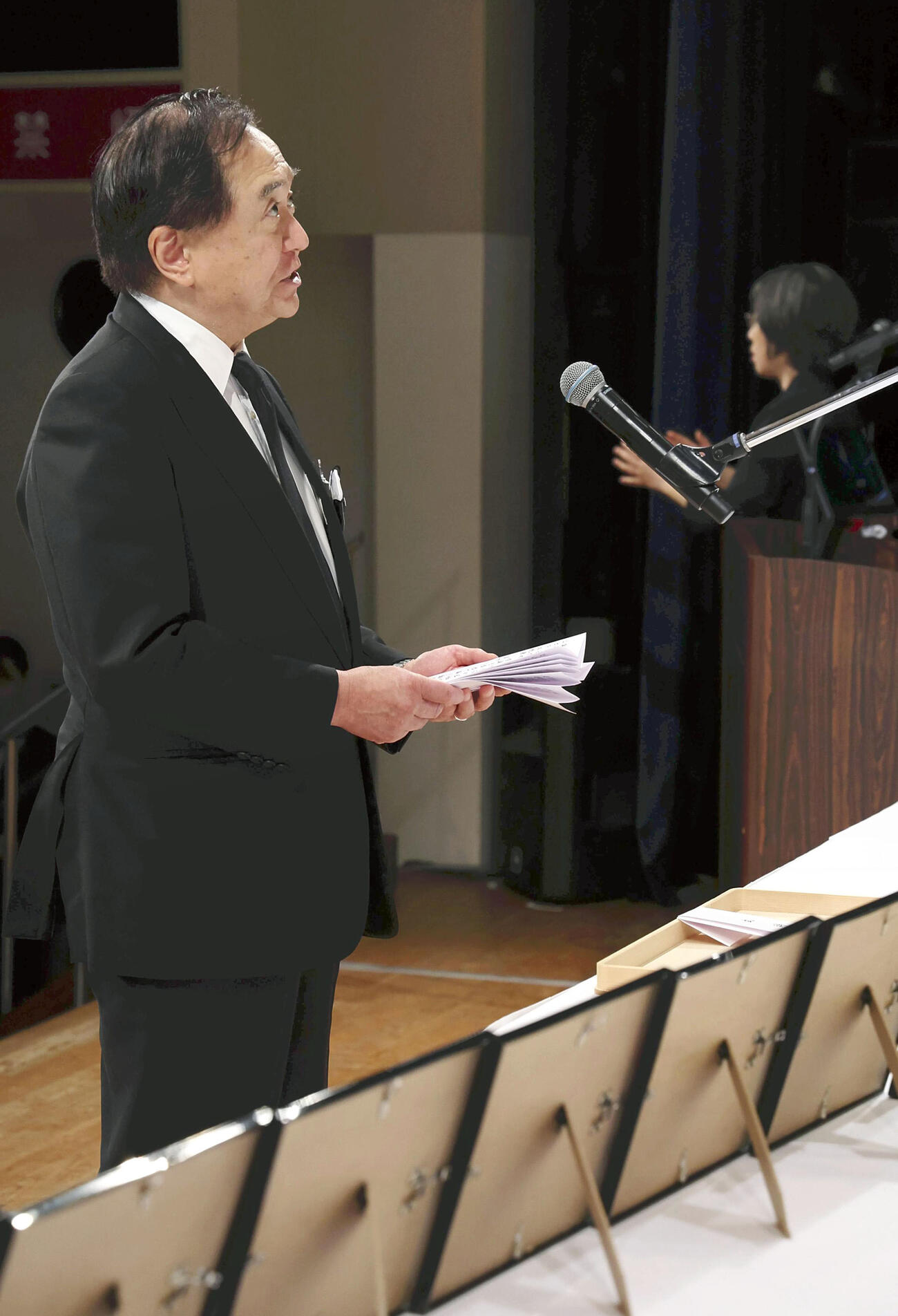 知的障害者施設「津久井やまゆり園」の殺傷事件から10年となるのを前に開かれた追悼式で、式辞を述べる神奈川県の黒岩祐治知事＝25日午後、相模原市（代表撮影）