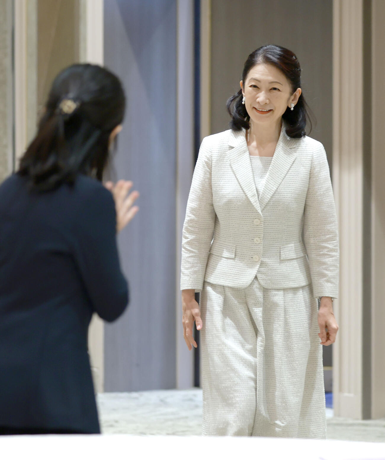 出産などで研究を中断した後、日本学術振興会の支援制度で復帰した特別研究員の交流会に臨まれる紀子さま（代表撮影）