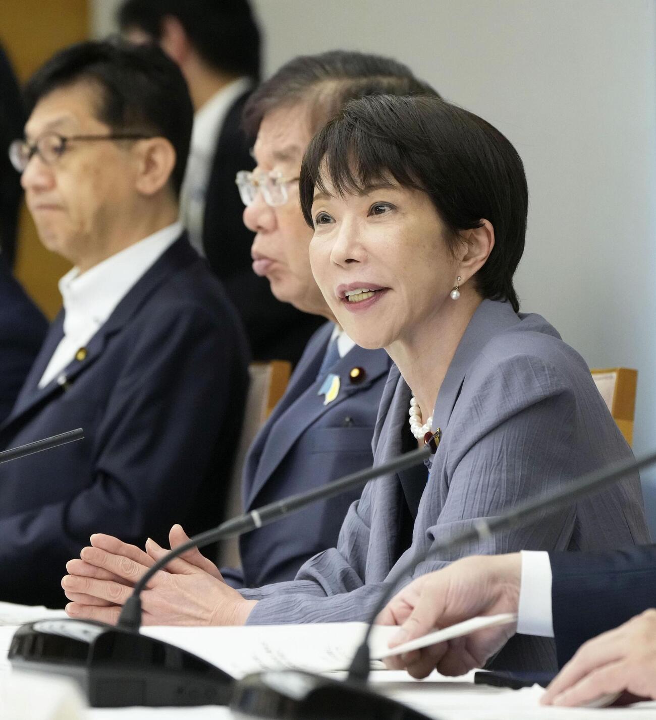 犯罪対策閣僚会議であいさつする高市首相（共同）