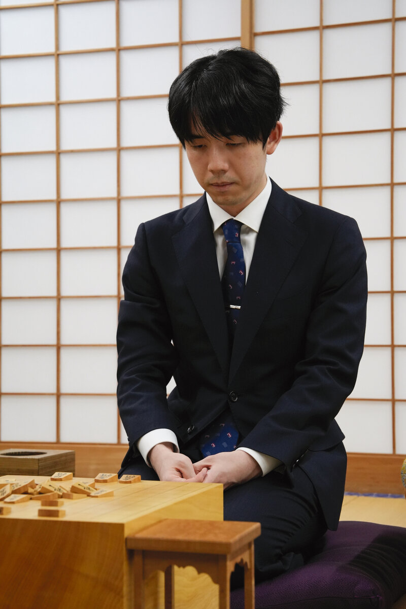19日に24歳になり初めて迎えるタイトル戦を白星で飾りたい藤井聡太王位（日本将棋連盟提供）