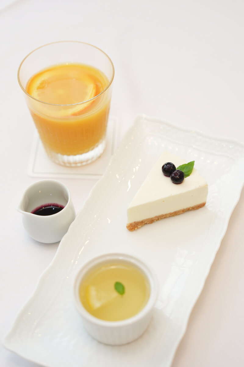 藤井聡太王位の初日午後のおやつは「レアチーズケーキとレモンゼリー、オレンジジュース」（日本将棋連盟提供）